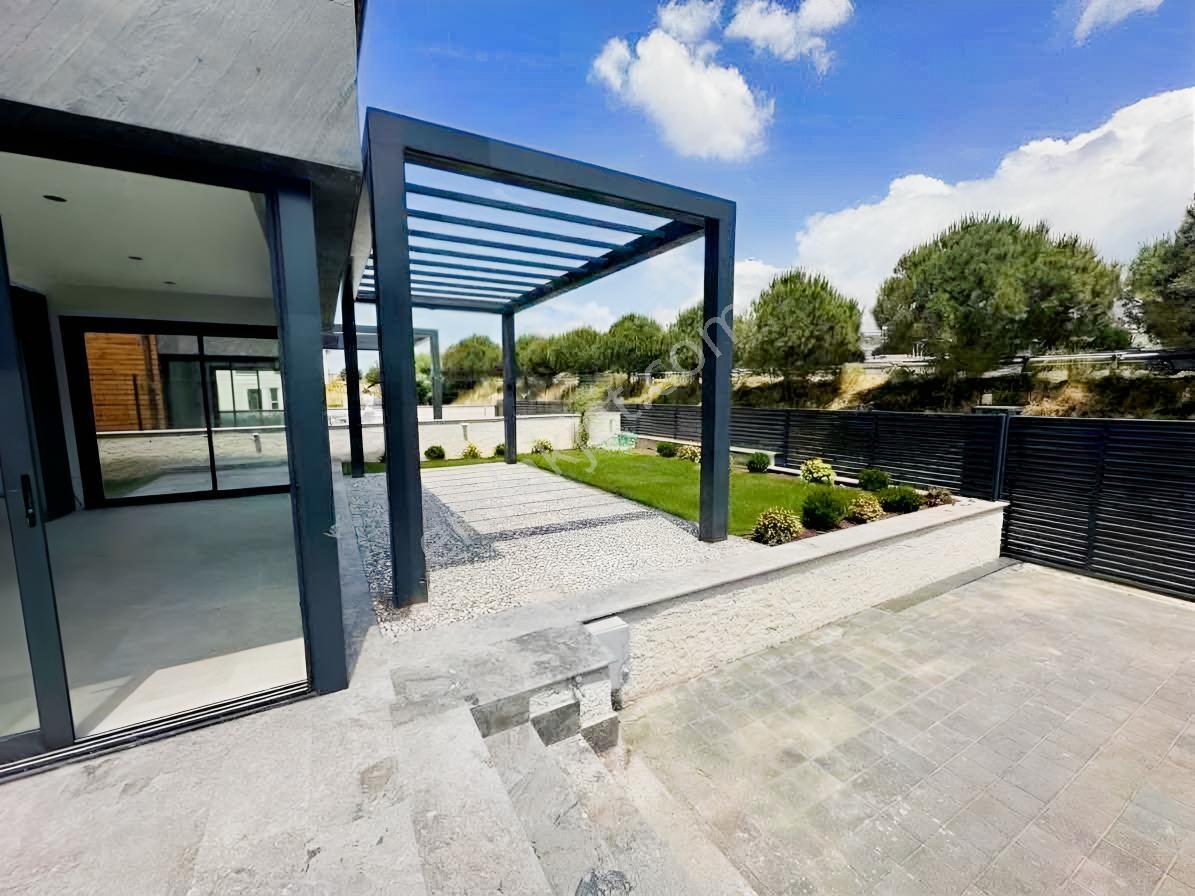 Urla İçmeler Müstakil Denize 200 Metre 3+1 Satılık Villa — fotoğraf 4