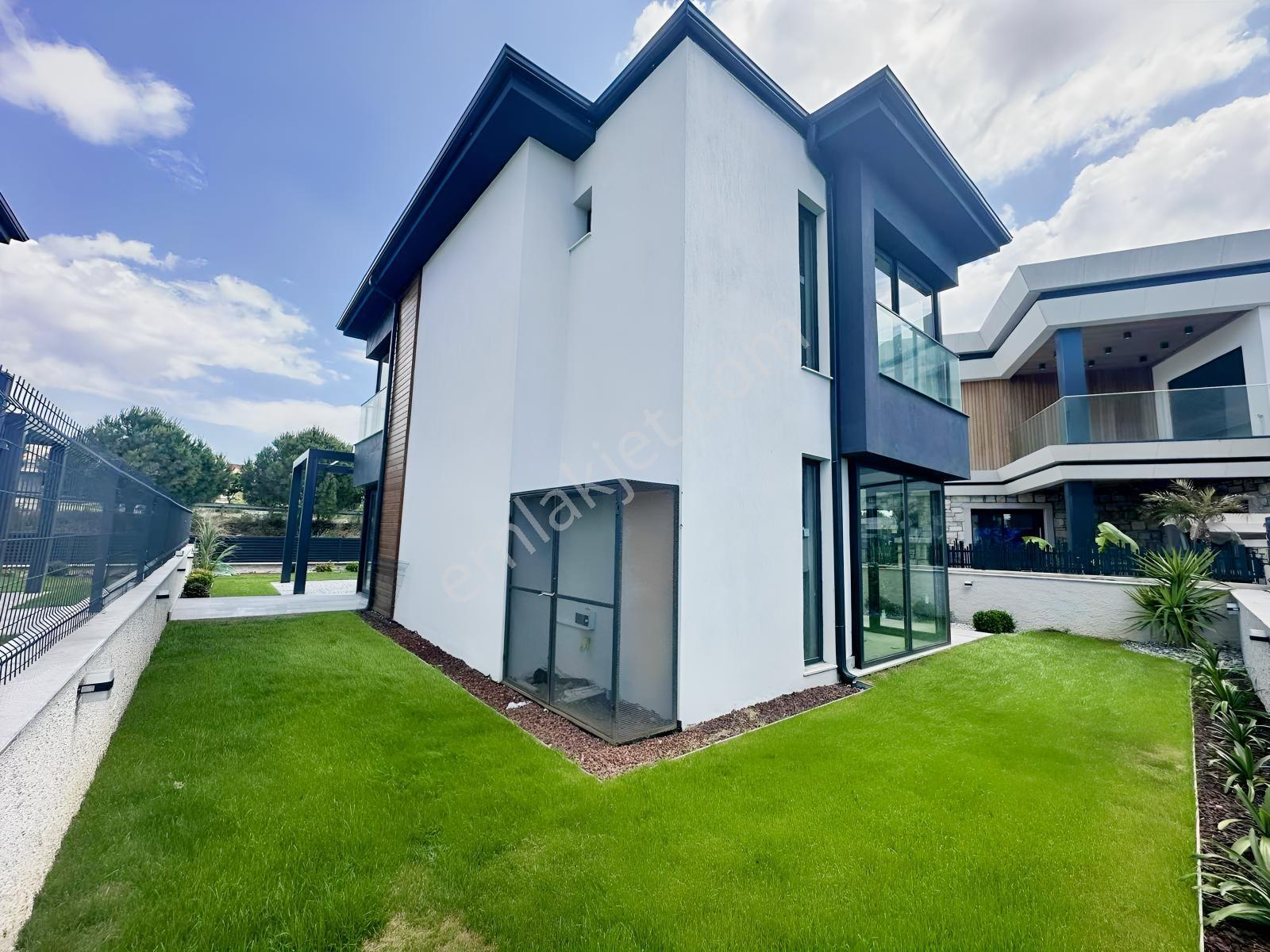 Urla İçmeler Müstakil Denize 200 Metre 3+1 Satılık Villa — fotoğraf 9