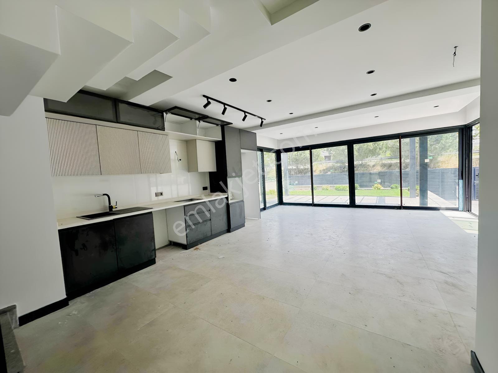 Urla İçmeler Müstakil Denize 200 Metre 3+1 Satılık Villa — fotoğraf 12