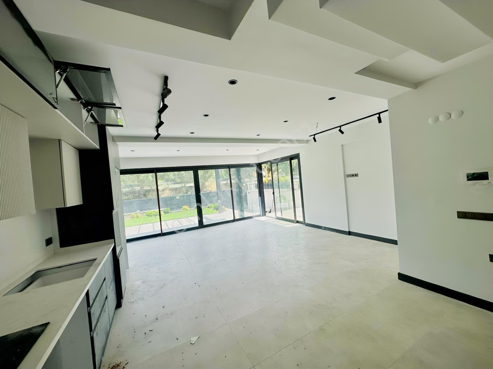 Urla İçmeler Müstakil Denize 200 Metre 3+1 Satılık Villa — fotoğraf 13