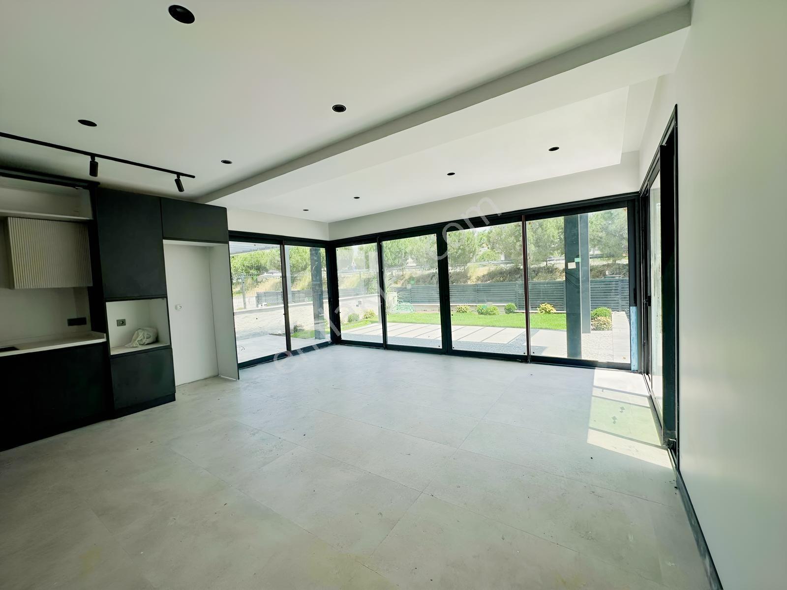 Urla İçmeler Müstakil Denize 200 Metre 3+1 Satılık Villa — fotoğraf 14