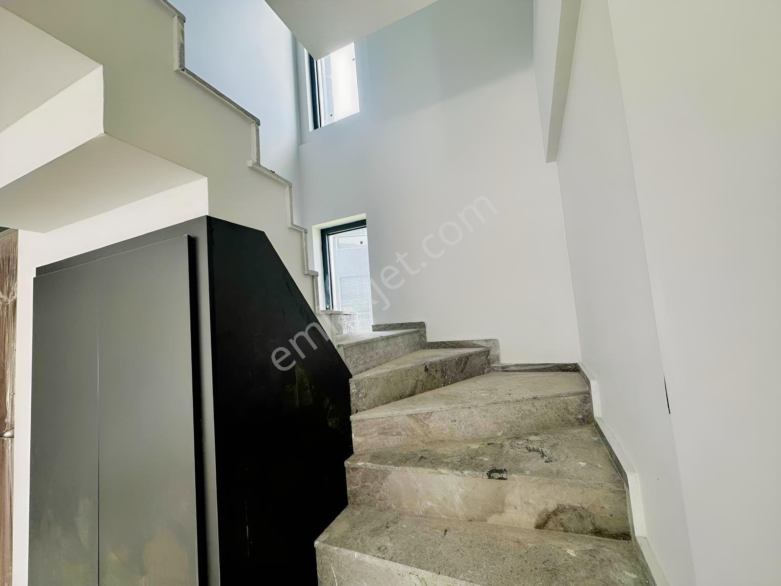 Urla İçmeler Müstakil Denize 200 Metre 3+1 Satılık Villa — fotoğraf 18