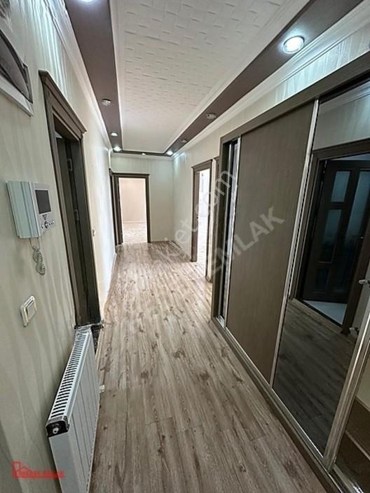 Hedef Emlak'tan Kule Evlerde Satılık 4+1 Lüx Geniş Daire — fotoğraf 4