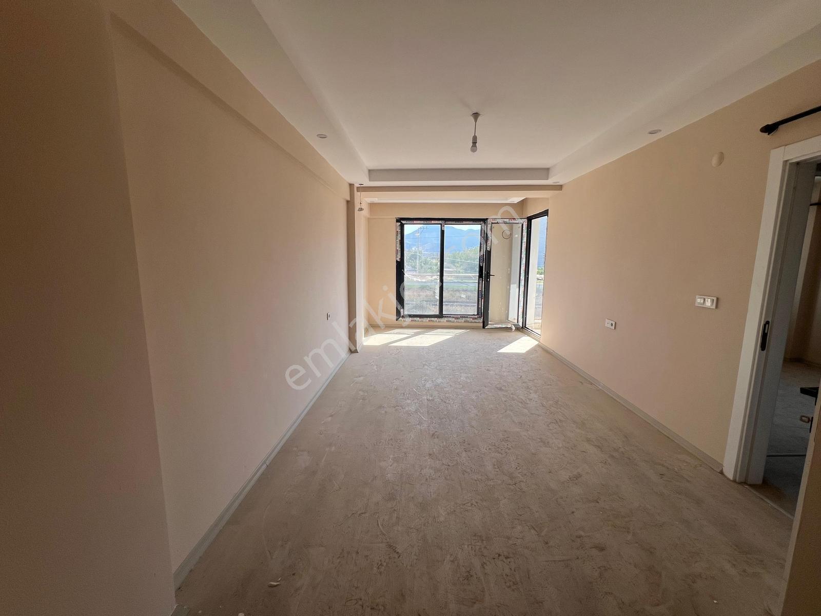 Çözüm Emlak'tan Muradiye'de Önü Açık 1+1 Satılık Sıfır Daire — fotoğraf 2