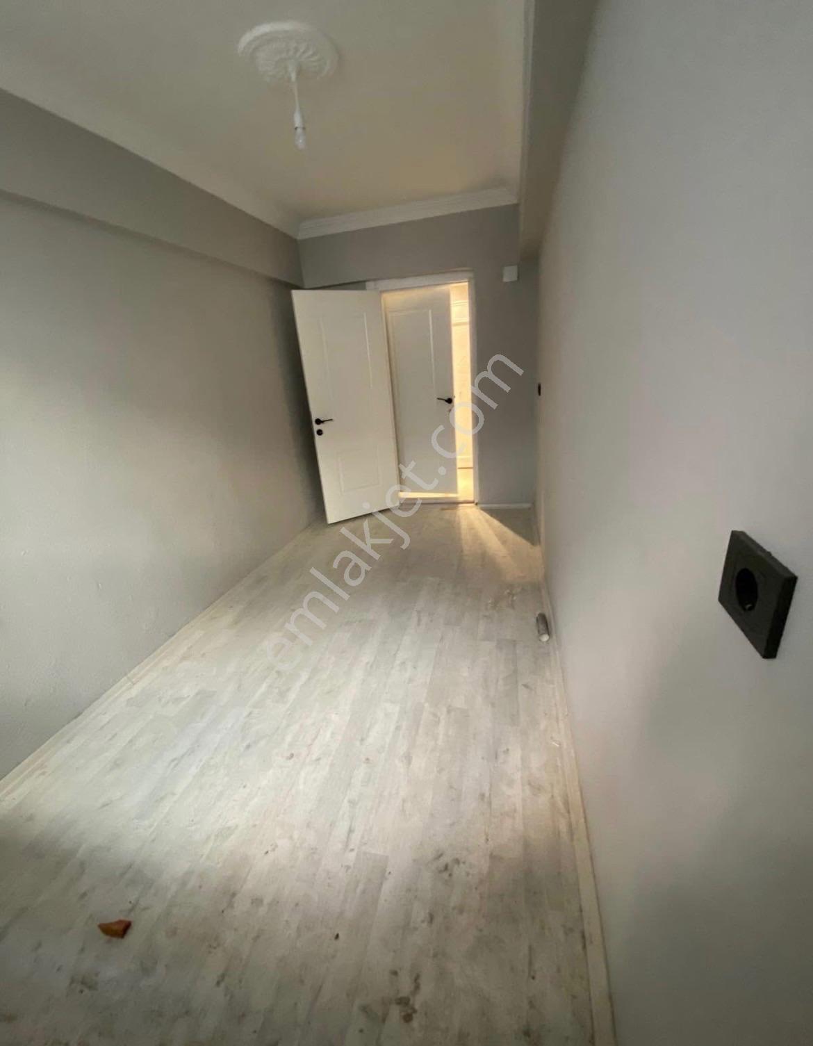 Altıntaş Mahallesi Satılık Yarı Bodrum 1+1 Full Tadilatlı Daire — fotoğraf 3
