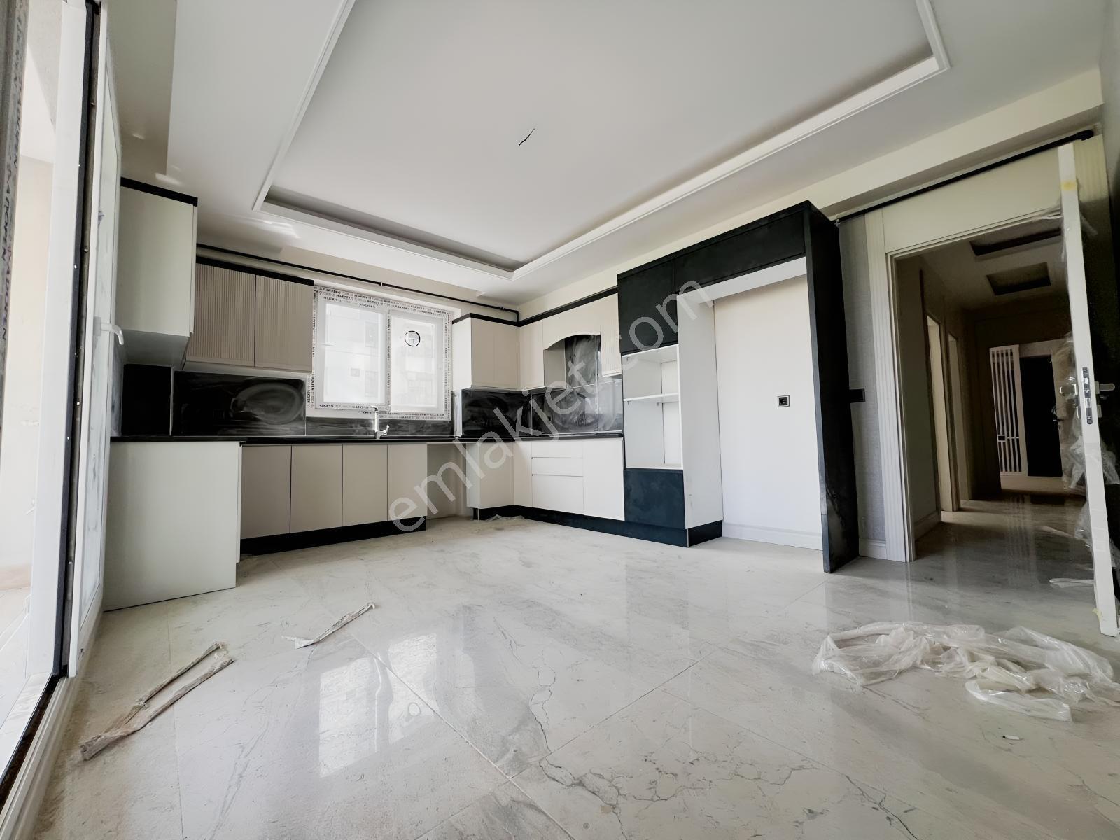 Riva Yapıda Büyük Tip 3,5+1 Yüksek Kredi Uygun Acil Satlik — fotoğraf 2