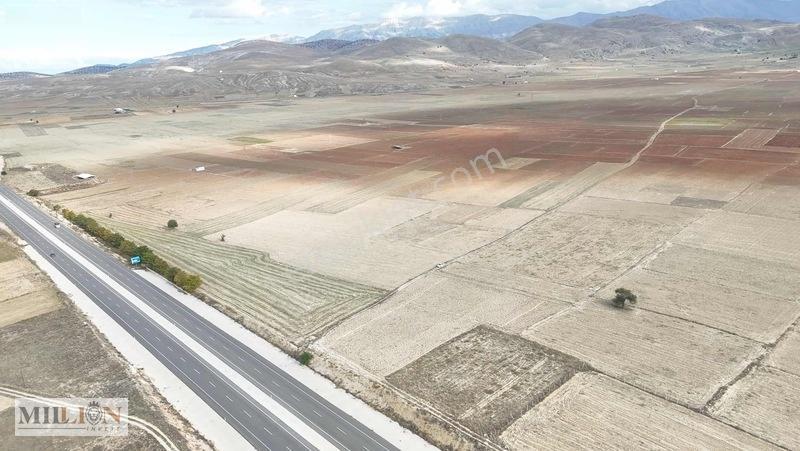Korkuteli Beğişte 8.912 M² Satılık Tarla Ana Yola Yakın Yatırım — fotoğraf 2