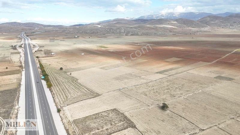 Korkuteli Beğişte 8.912 M² Satılık Tarla Ana Yola Yakın Yatırım — fotoğraf 3