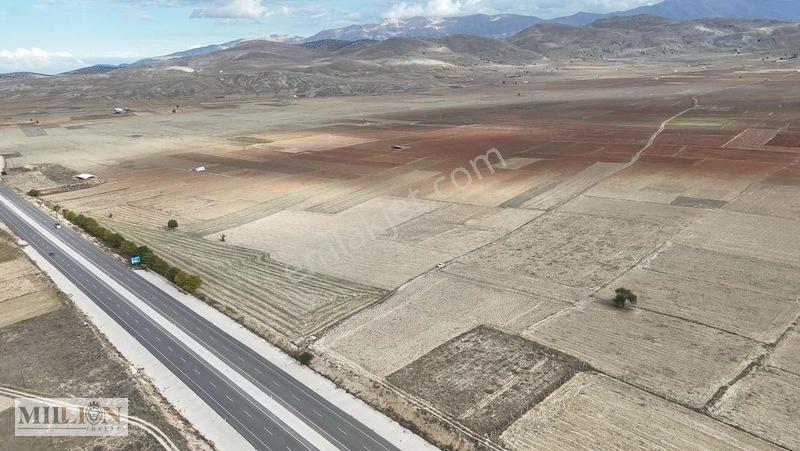 Korkuteli Beğişte 8.912 M² Satılık Tarla Ana Yola Yakın Yatırım — fotoğraf 4