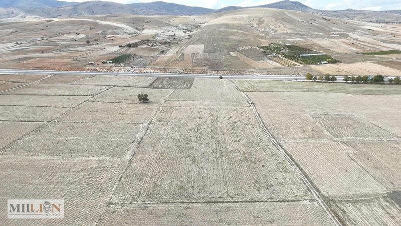 Korkuteli Beğişte 8.912 M² Satılık Tarla Ana Yola Yakın Yatırım — fotoğraf 9