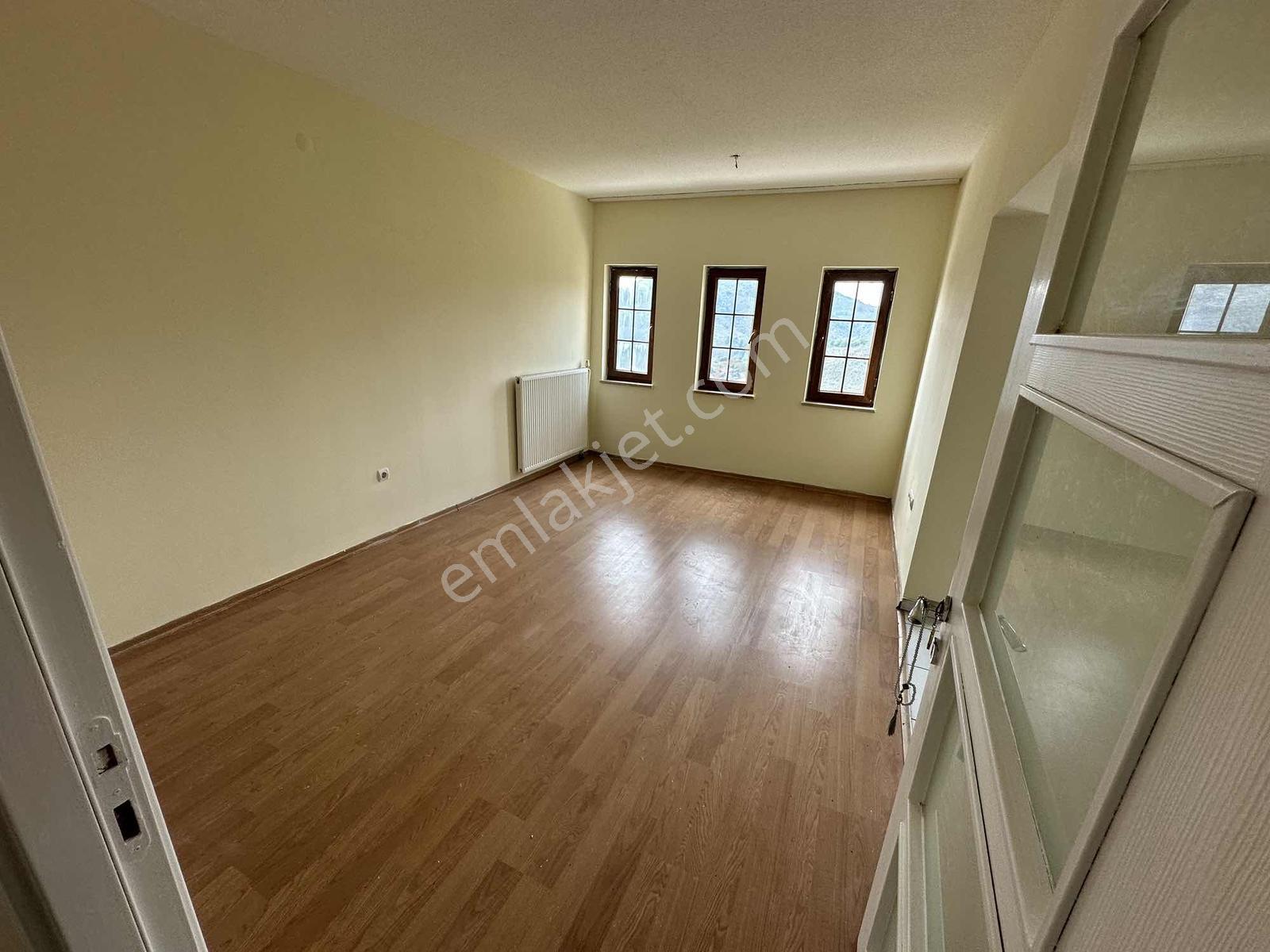 Asil'den Çilimli Toki'de Manzaralı Ara Kat 2+1 Satılık Daire — fotoğraf 11