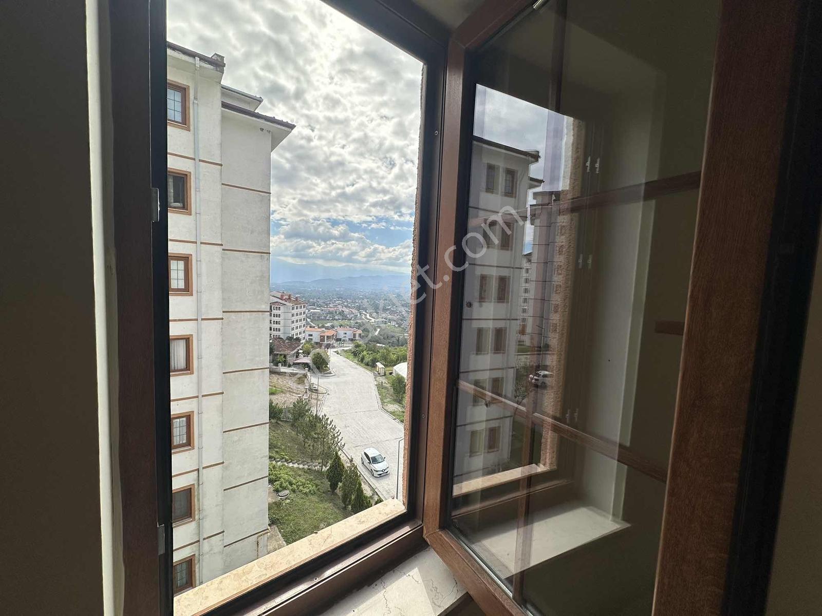 Asil'den Çilimli Toki'de Manzaralı Ara Kat 2+1 Satılık Daire — fotoğraf 17