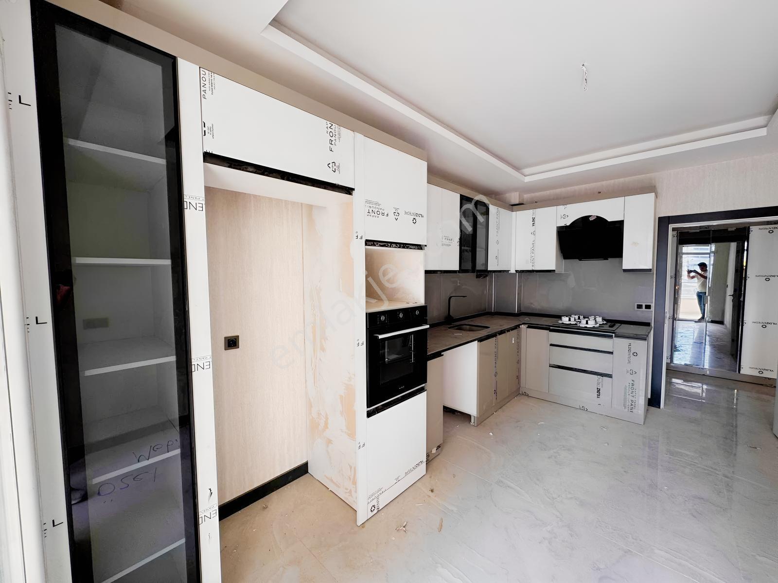 Menzil Caddesin'de 3+1 Satılık Arakat Daire — fotoğraf 3