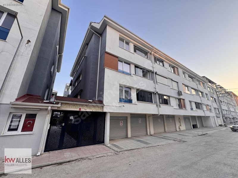 Kw Alles Çamlıca Mh Zade Konutları Satılık Site İçi Geniş 3+1 — fotoğraf 2
