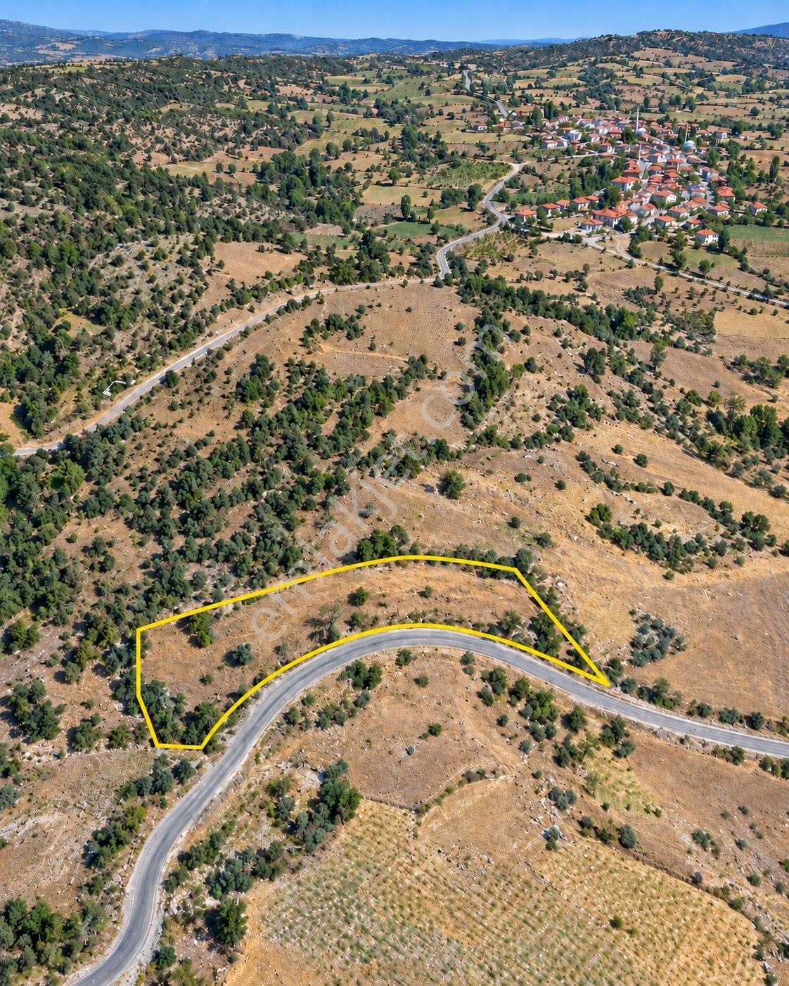 Asfalt Anayola Cephe 2850 Metre Tarla Yerleşime 1 Km Mesafede