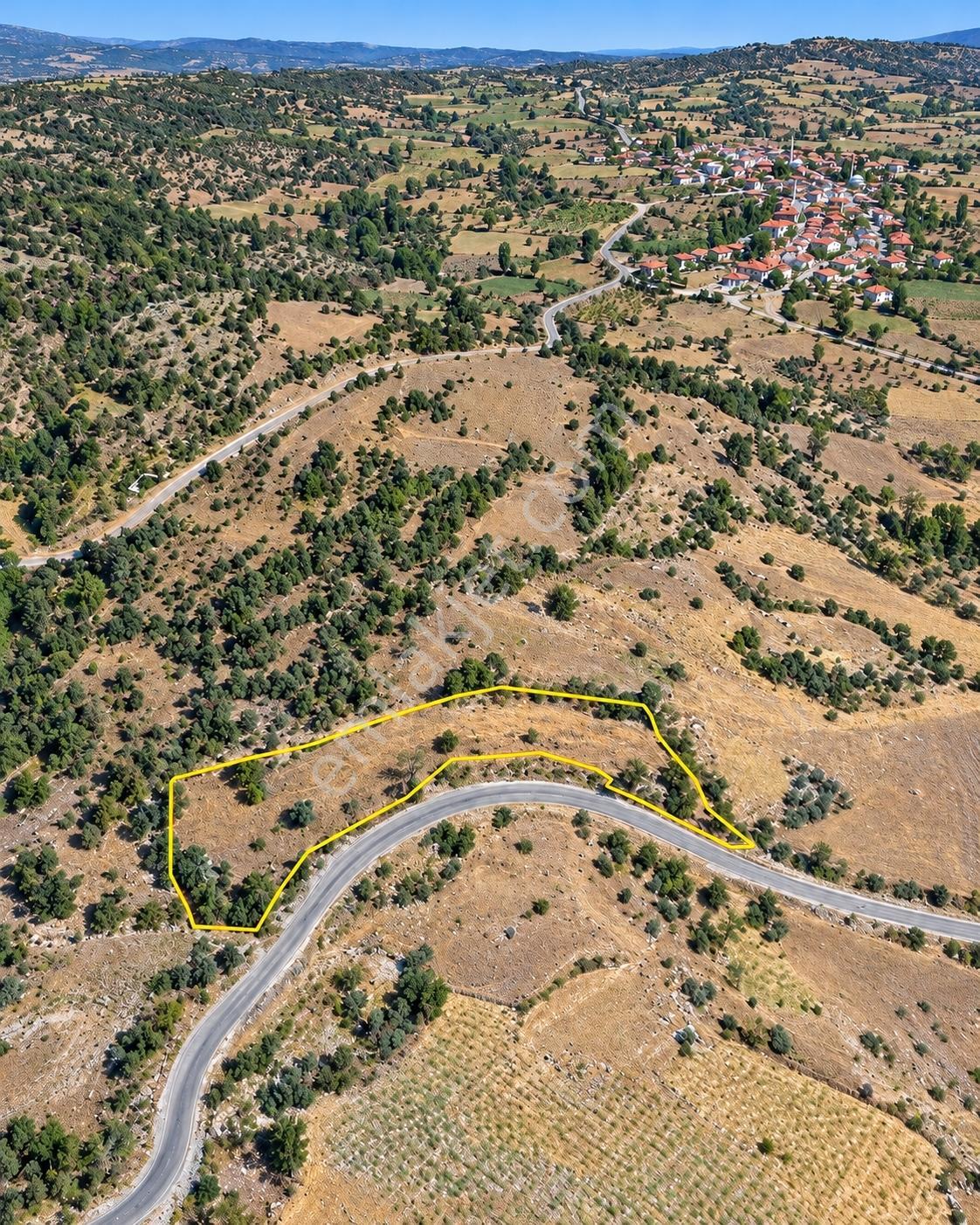 Asfalt Anayola Cephe 2850 Metre Tarla Yerleşime 1 Km Mesafede — fotoğraf 2