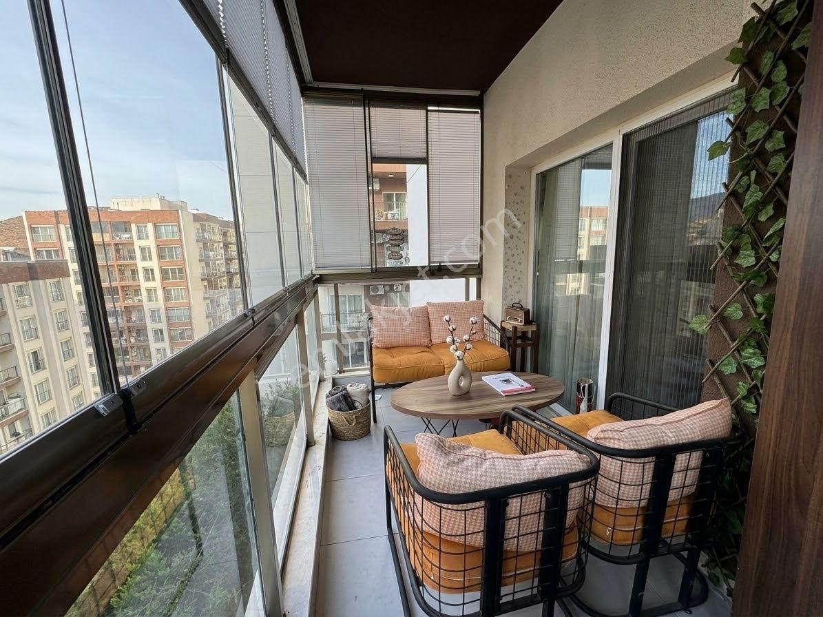 Bayraklı Yamanlar Zerrin Hanım Sitesi'nde Satılık 3+1 Havuz Manzaralı — fotoğraf 8