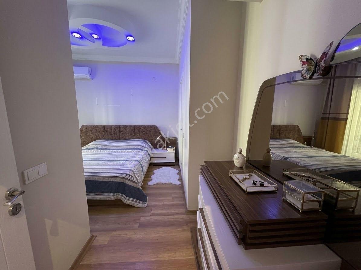 Bayraklı Yamanlar Zerrin Hanım Sitesi'nde Satılık 3+1 Havuz Manzaralı — fotoğraf 16