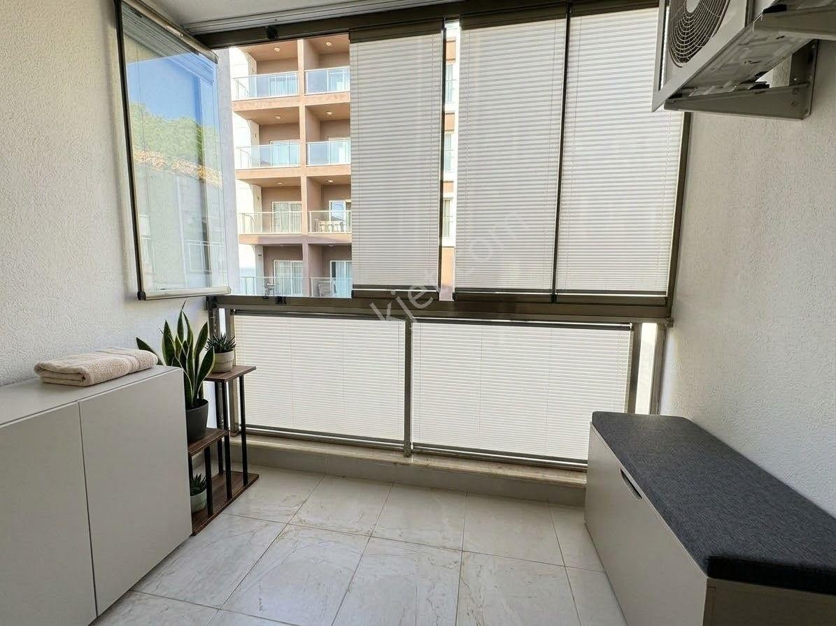 Bayraklı Yamanlar Zerrin Hanım Sitesi'nde Satılık 3+1 Havuz Manzaralı — fotoğraf 17
