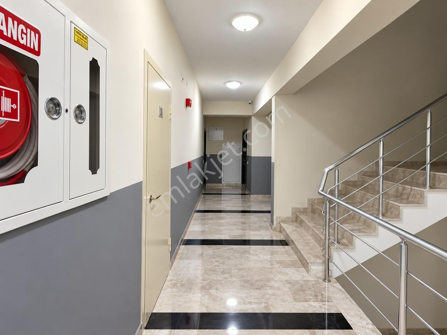 Bayraklı Yamanlar Zerrin Hanım Sitesi'nde Satılık 3+1 Havuz Manzaralı — fotoğraf 23