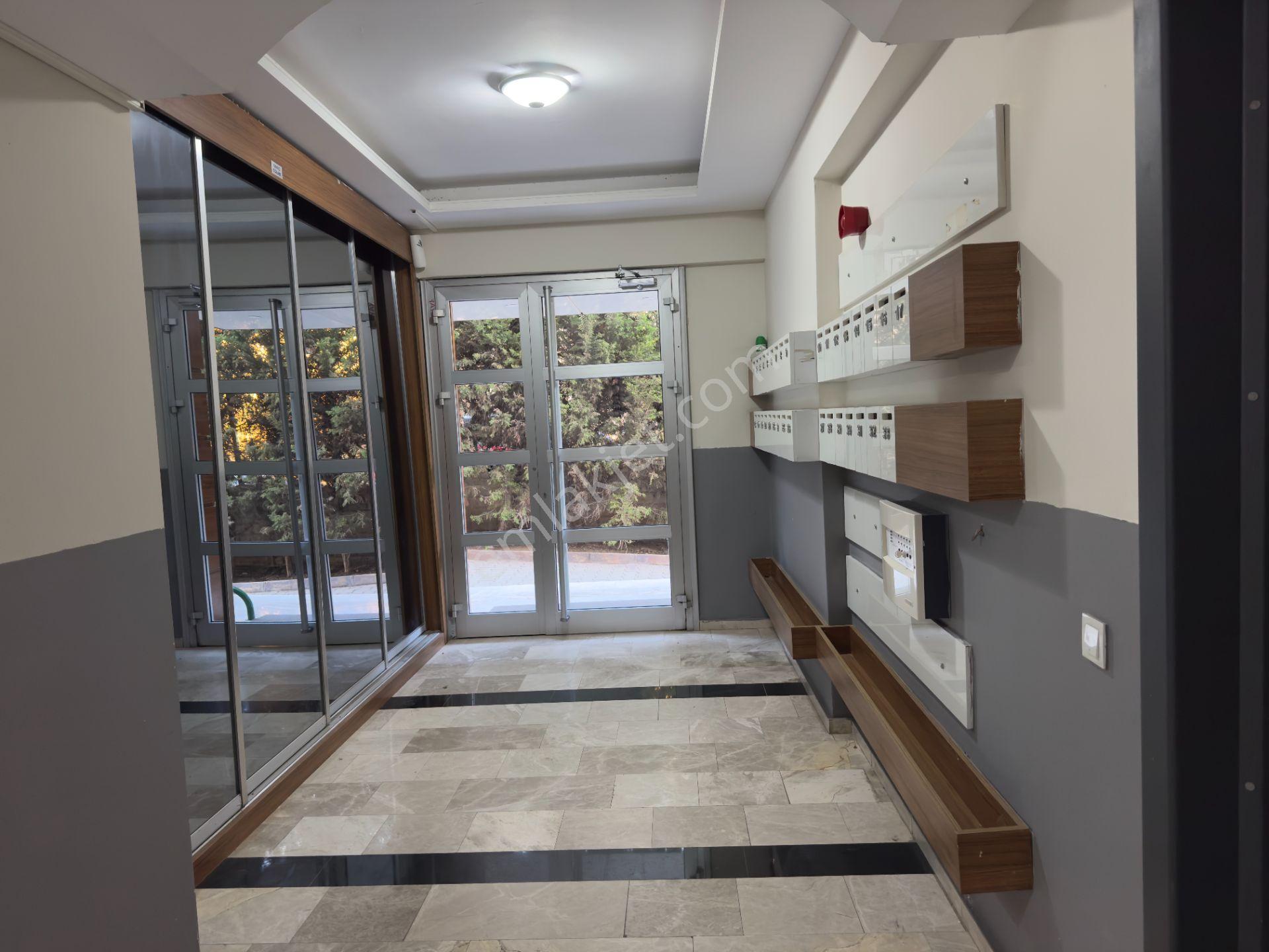 Bayraklı Yamanlar Zerrin Hanım Sitesi'nde Satılık 3+1 Havuz Manzaralı — fotoğraf 25