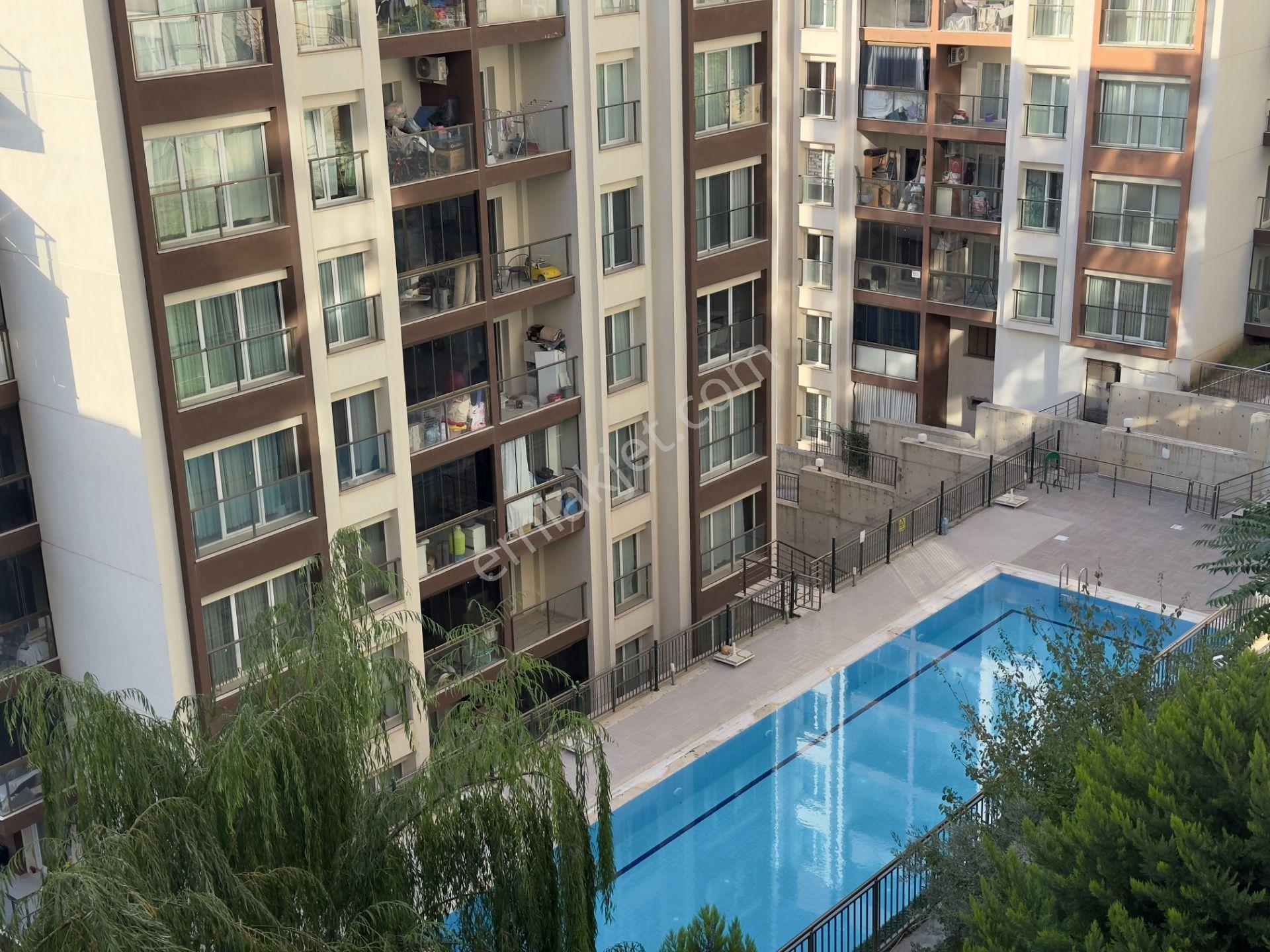 Bayraklı Yamanlar Zerrin Hanım Sitesi'nde Satılık 3+1 Havuz Manzaralı — fotoğraf 26