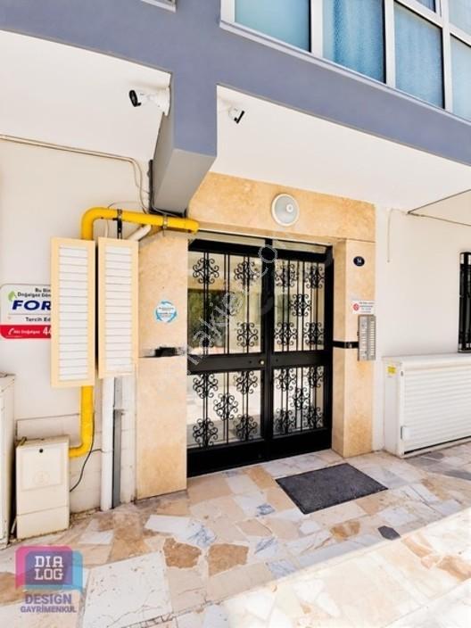 Merkezi Konumda Ana Cadde Cepheli 3+1 Köşe Daire — fotoğraf 4