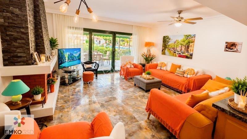 Özdere De Denize Sıfır Havuzlu Sitede 3+1 Satılık Villa (Emko)