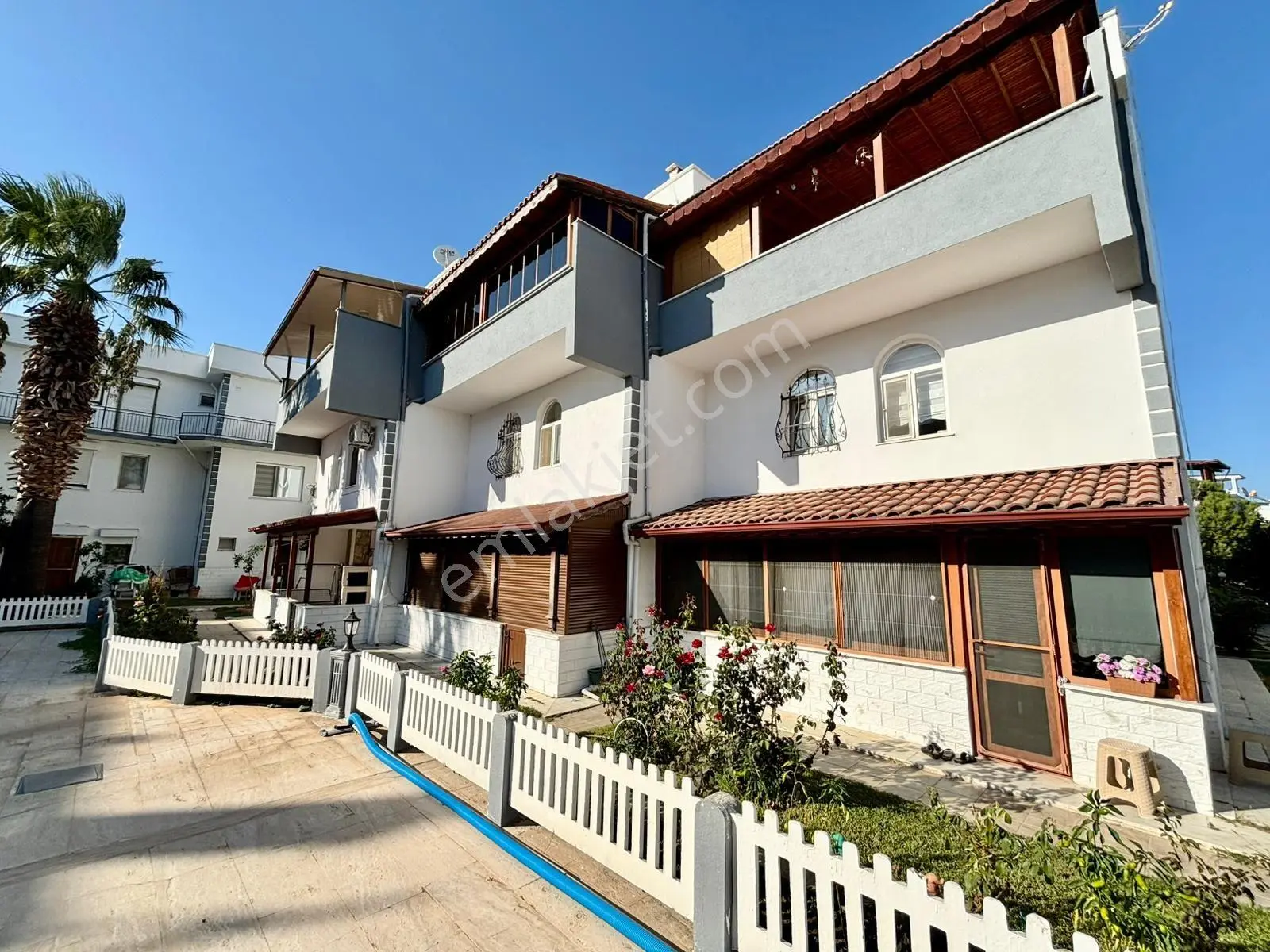 ꧁ay Emlaktan꧂güre'de Yolun Altında Denize Sadece 200 Metre Satılık 2+1 Yüzme Havuzlu Bahçeli Villa — fotoğraf 5