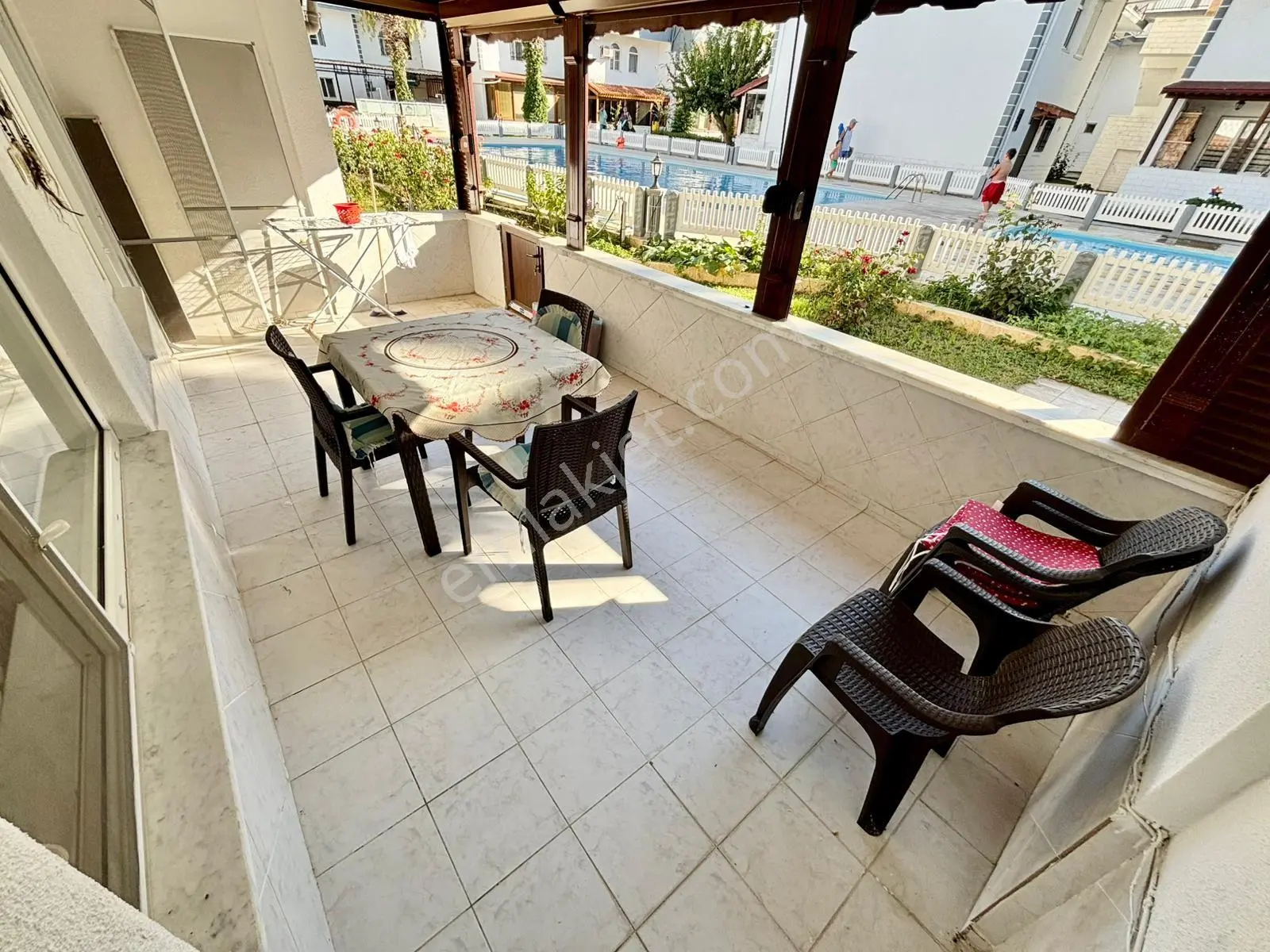 ꧁ay Emlaktan꧂güre'de Yolun Altında Denize Sadece 200 Metre Satılık 2+1 Yüzme Havuzlu Bahçeli Villa — fotoğraf 9
