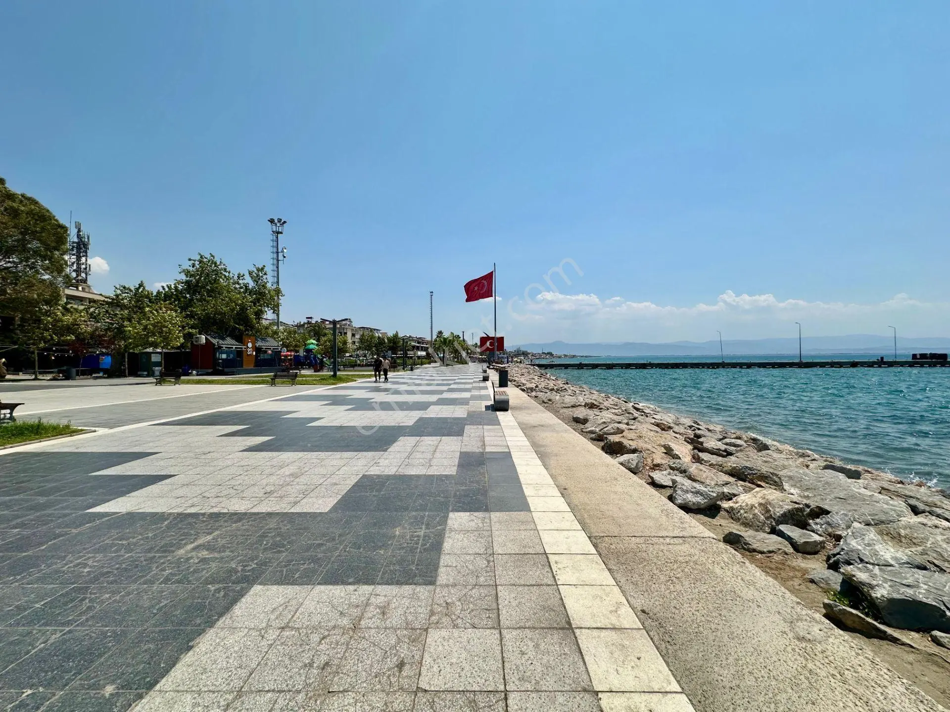 ꧁akçay Ay Emlaktan꧂yenimahallede Denize Sadece 50 M Ön Cephe Arakat İçi Komple Yenilenmiş 3+1 Daire — fotoğraf 3
