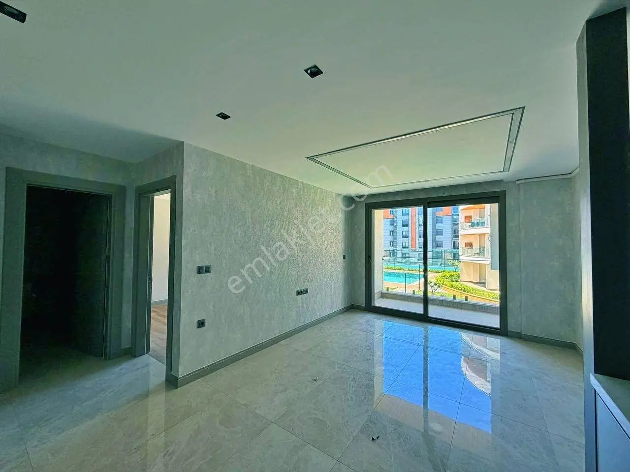 Uytundan Burhaniye Ören'de Ultralüks Sitede Havuz Cephe 1+1daire — fotoğraf 3