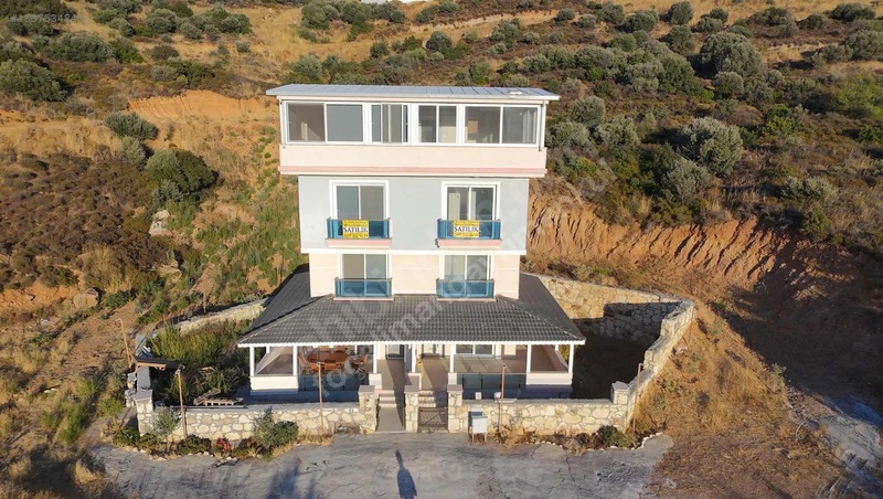 Yenifoça Doğalkentte 3+1 Tripleks Fırsat Villa