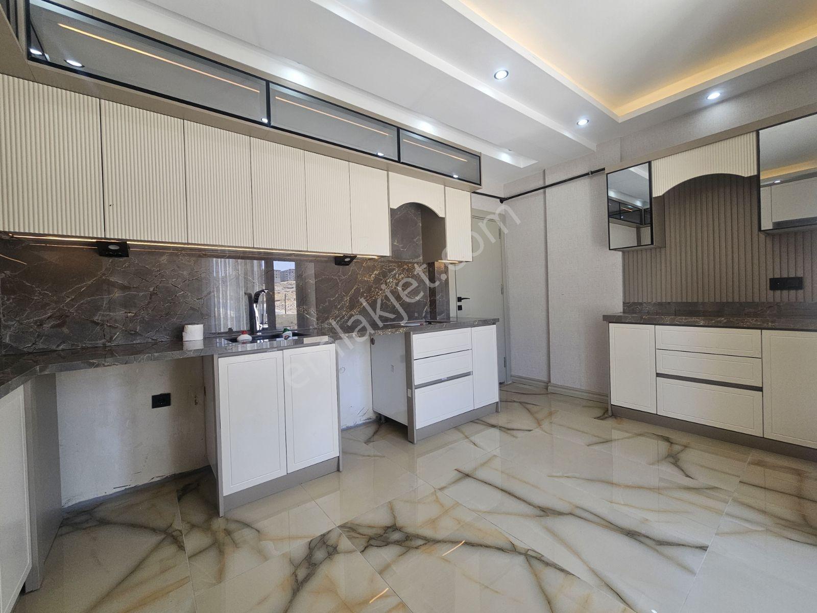 Mehmetçik'te 2 Bloklu Sitede Satılık 3+1 Daire — fotoğraf 24