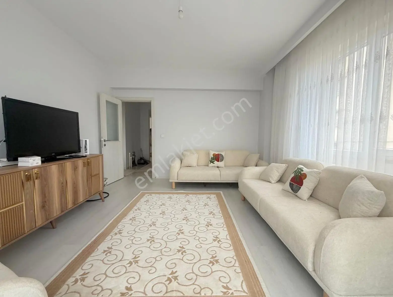 Mertcan'Dan Güvenlikli Site İçi İskanlı Balkonlu Ara Kat 3+1
