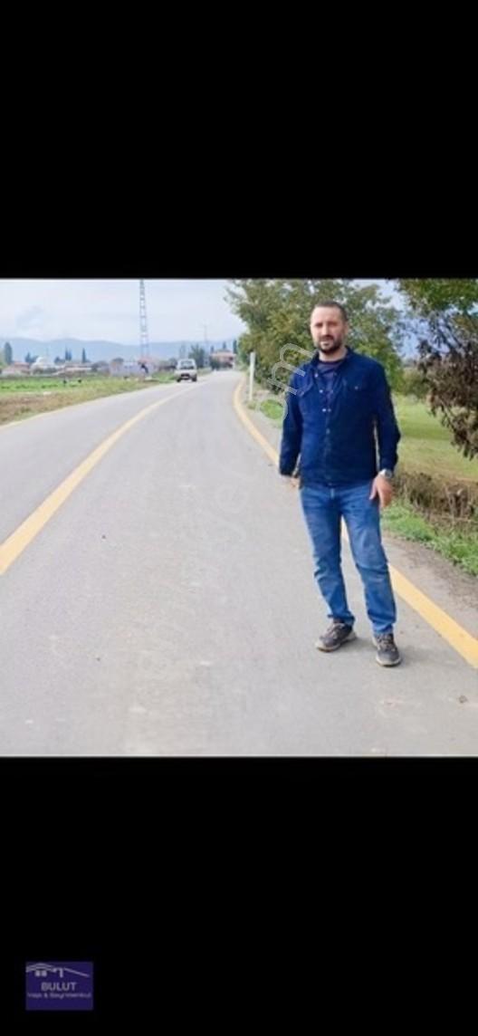 Sakarya Geyve Bayat Mahallesinde 994M2 Asfalta Cepheli Tarla