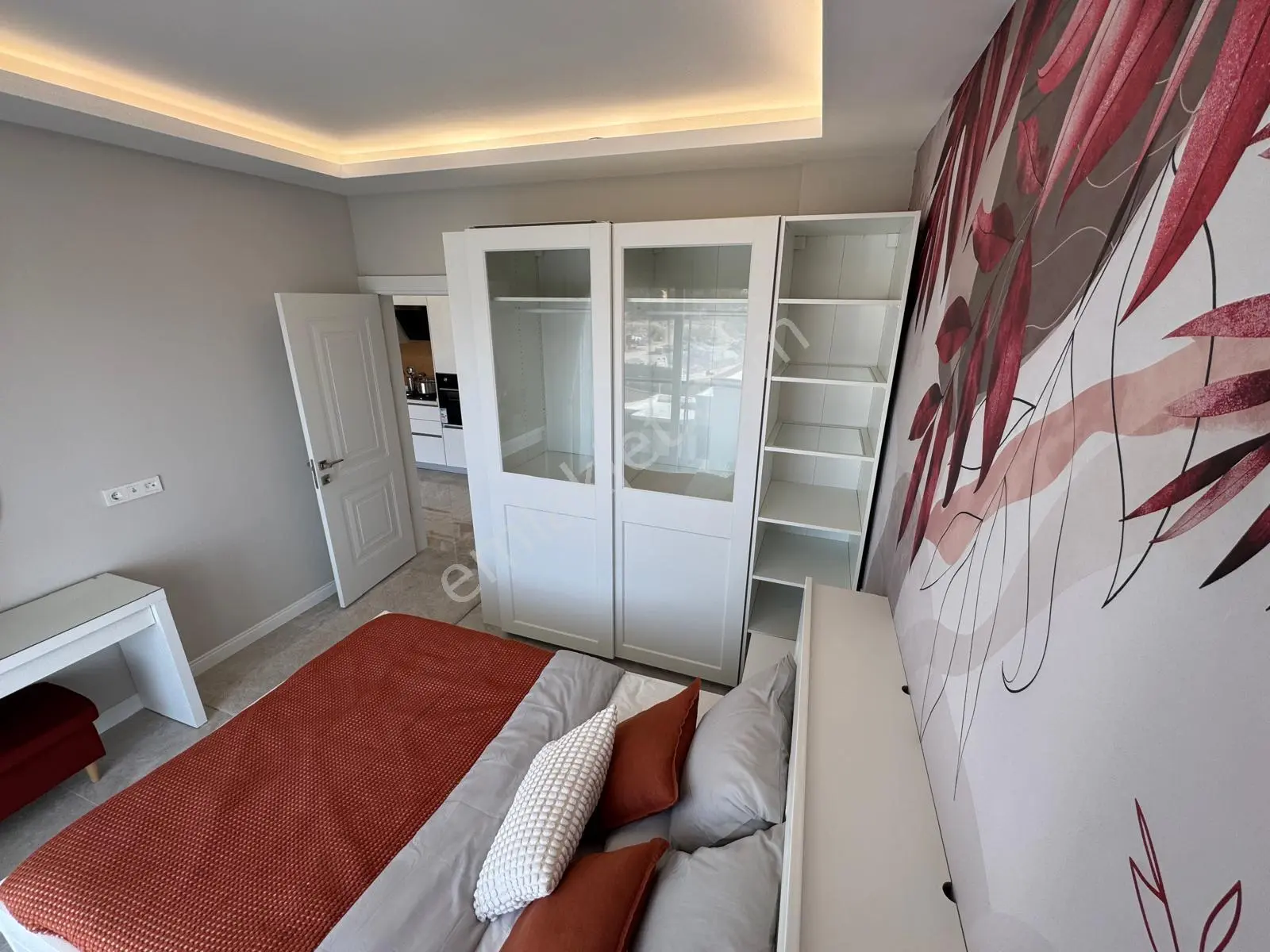 Kuşadası Kadınlar Denizi’nde Deniz Manzaralı, Havuzlu Sitede 1+1 Satılık Daire — fotoğraf 9