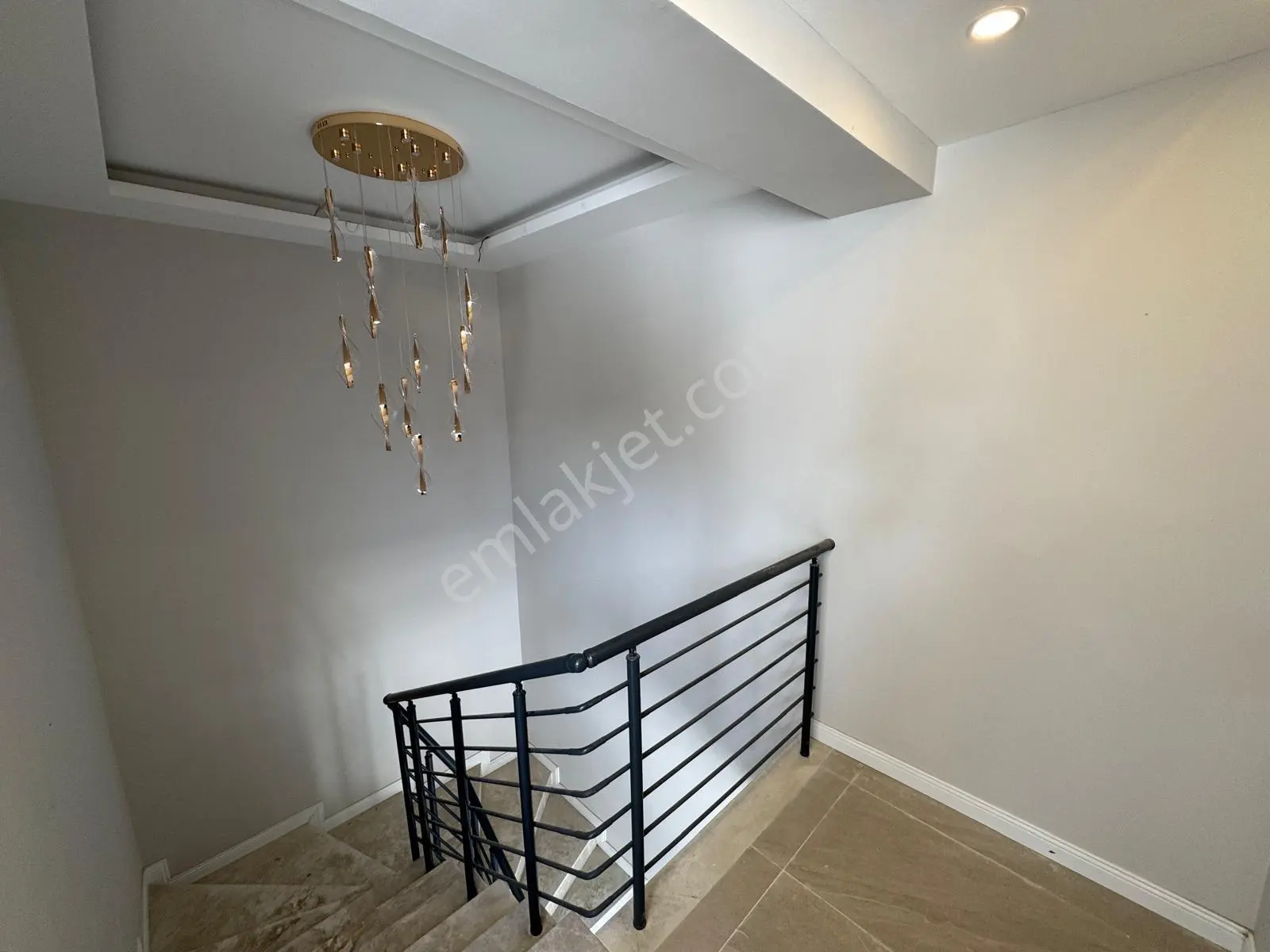 Kuşadası Kadınlar Denizi’nde Deniz Manzaralı, Havuzlu Sitede 1+1 Satılık Daire — fotoğraf 15