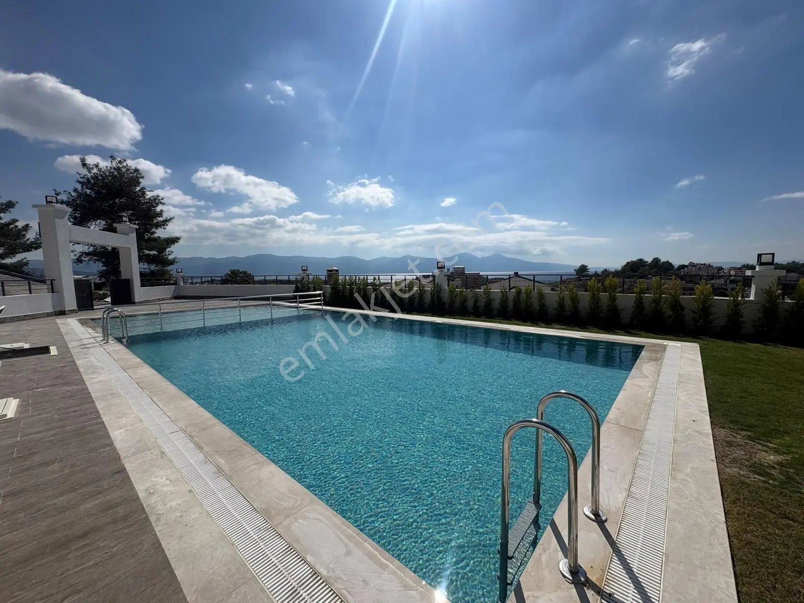 Kuşadası Kadınlar Denizi’nde Deniz Manzaralı, Havuzlu Sitede 1+1 Satılık Daire — fotoğraf 19