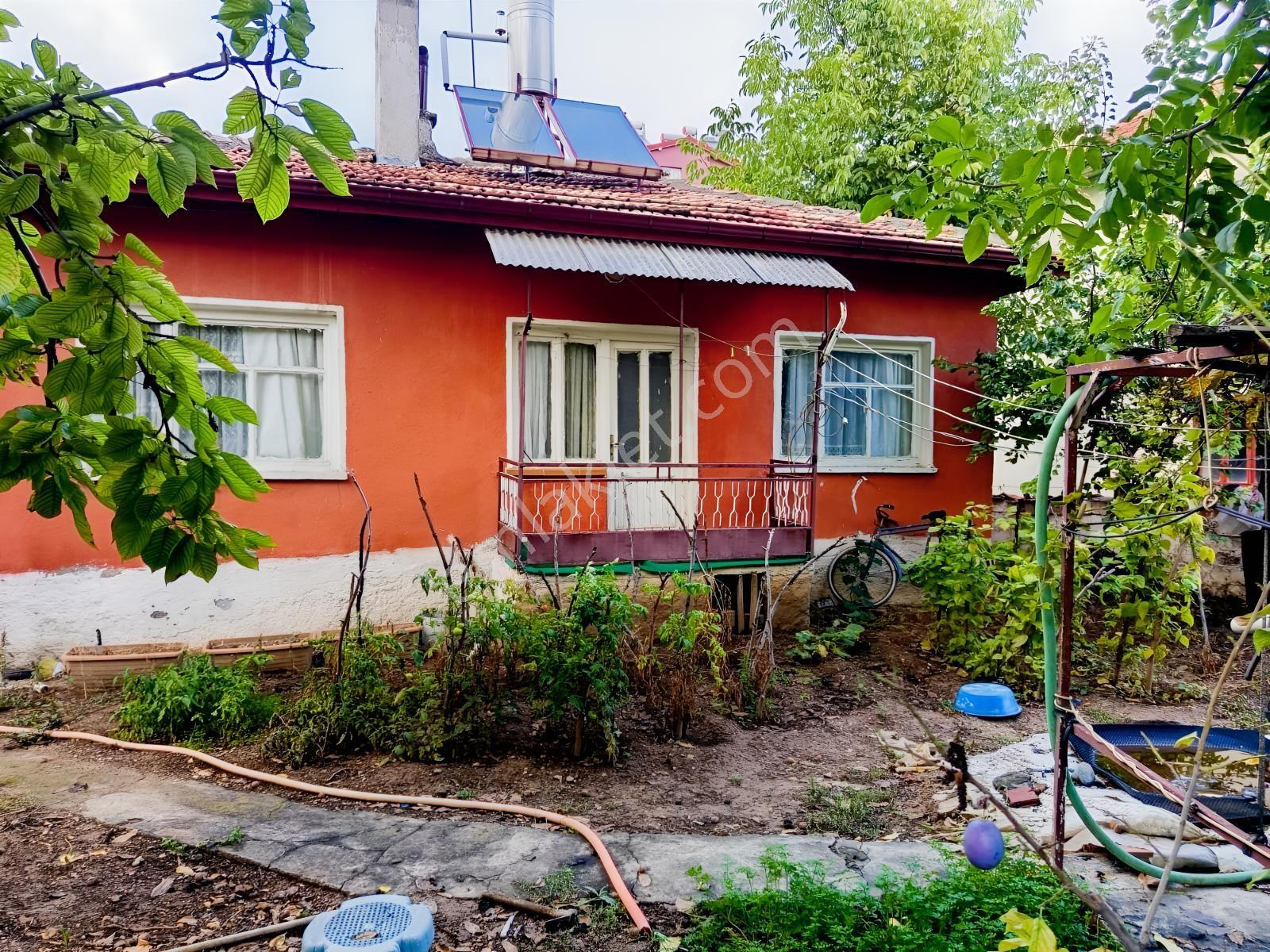 Beyşehir Hamidiye Mah.De 380 M2 Arsa İçerisinde Satılık 3+1 Ev