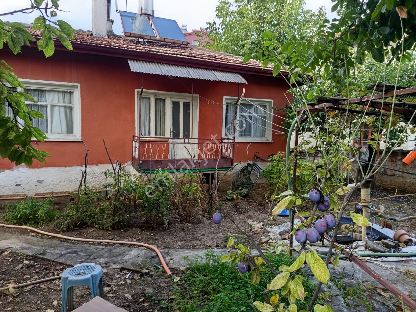 Beyşehir Hamidiye Mah.de 380 M2 Arsa İçerisinde Satılık 3+1 Ev — fotoğraf 2