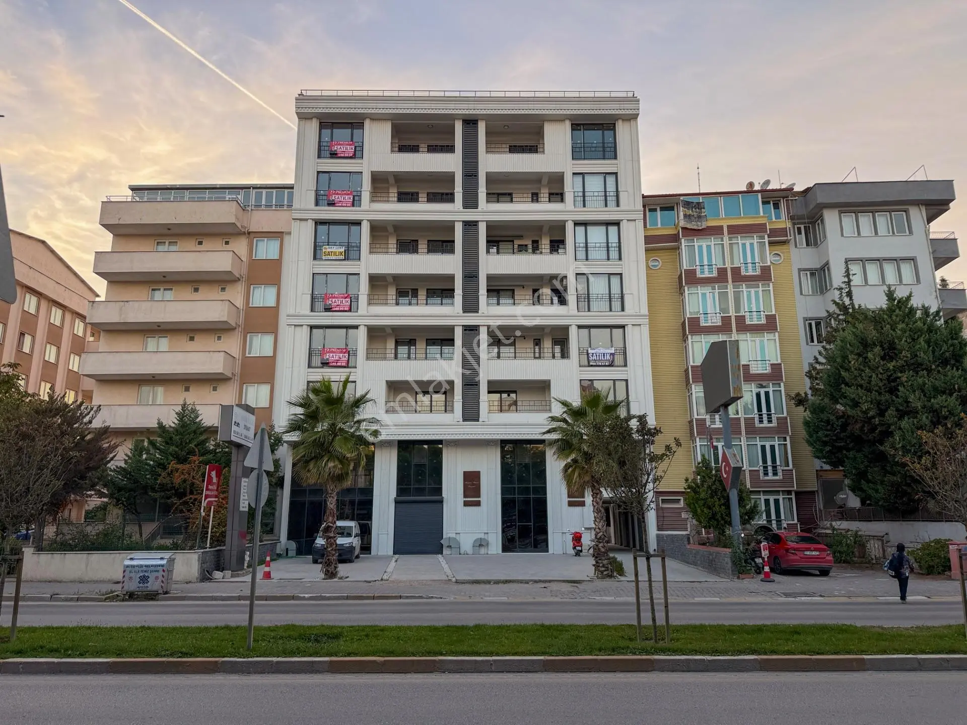 Yeni İzmir Cad Üzerinde Satılık Arakat 3+1 Daire