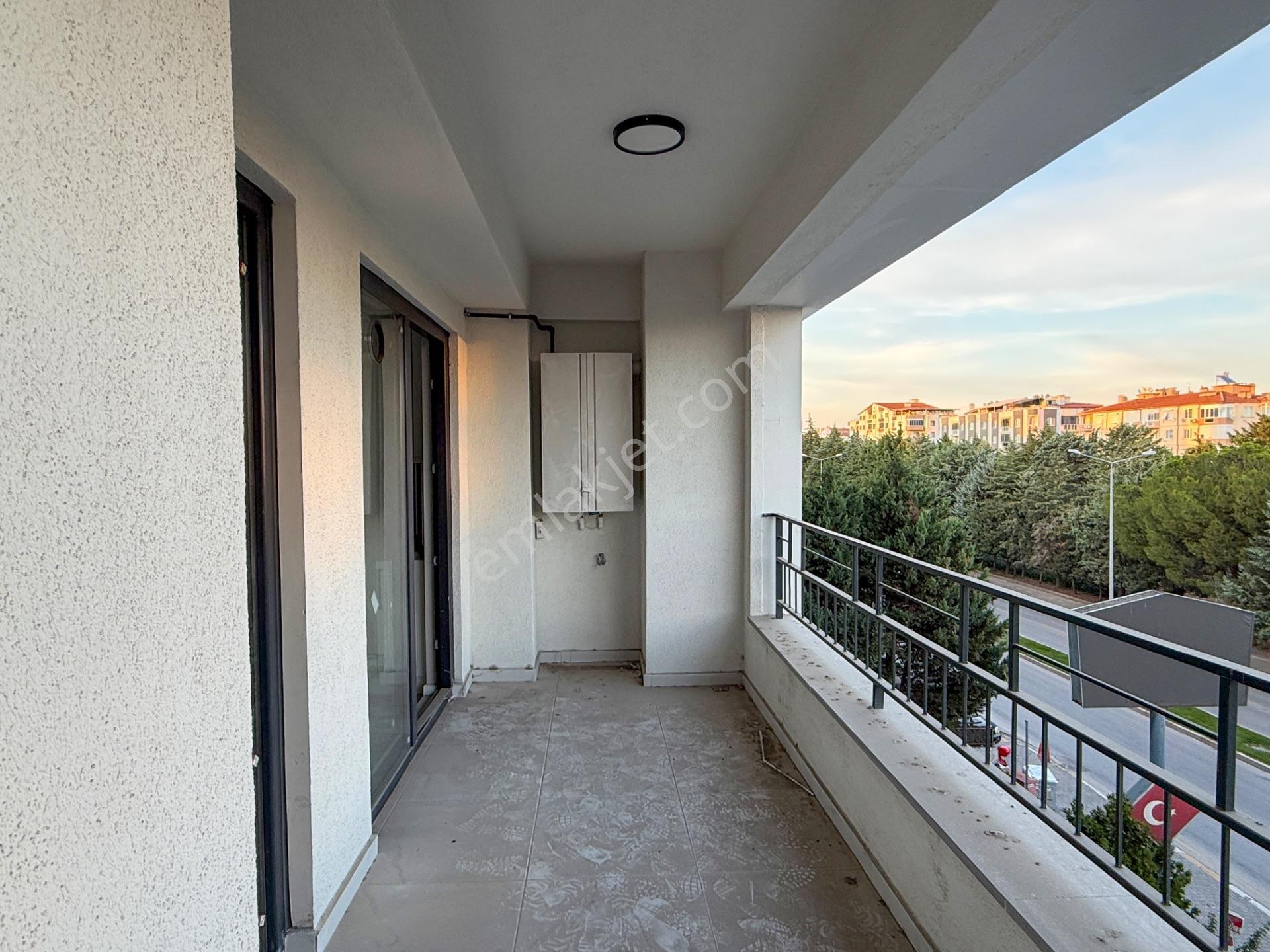 Yeni İzmir Cad Üzerinde Satılık Arakat 3+1 Daire — fotoğraf 11