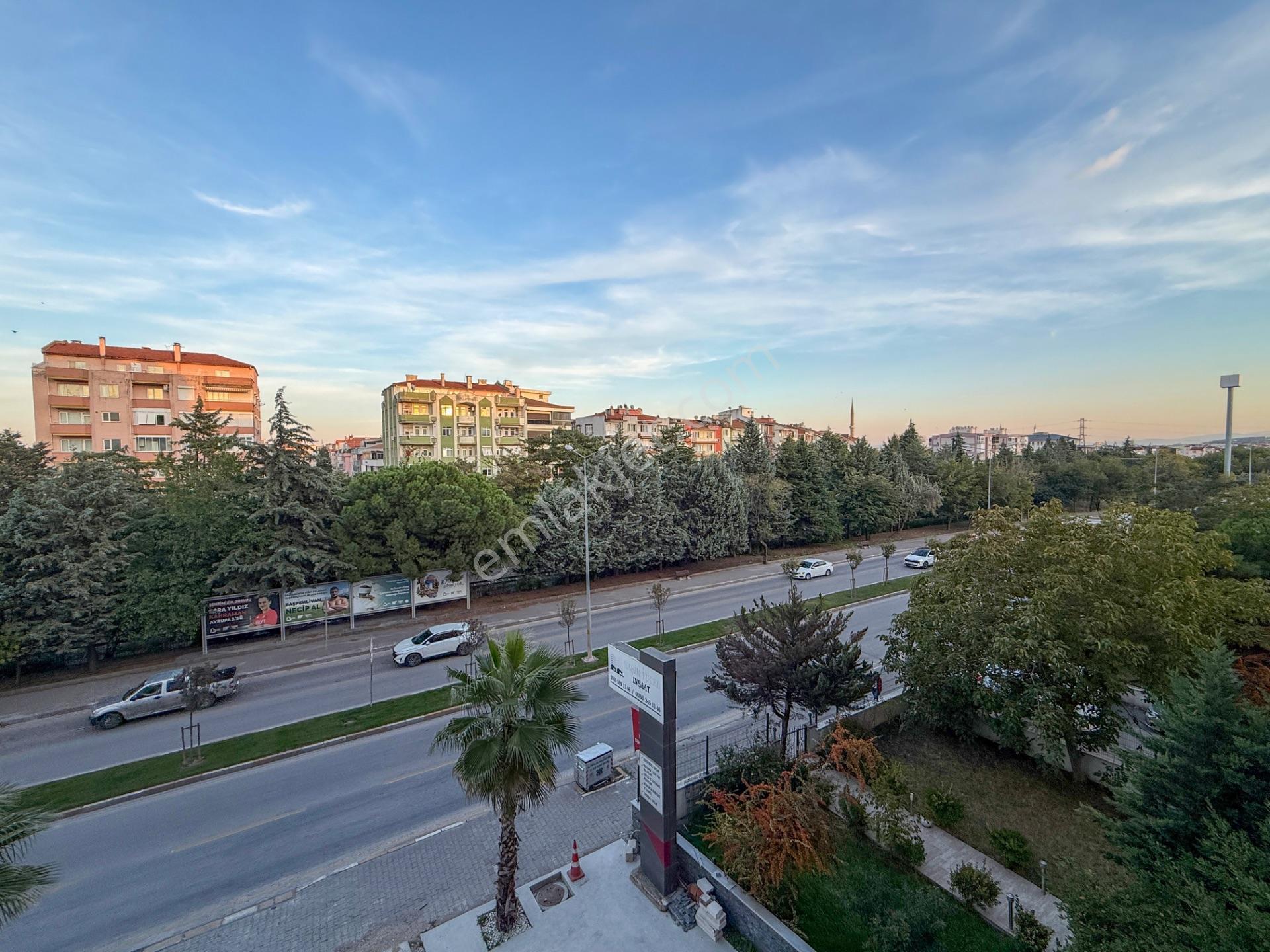 Yeni İzmir Cad Üzerinde Satılık Arakat 3+1 Daire — fotoğraf 13