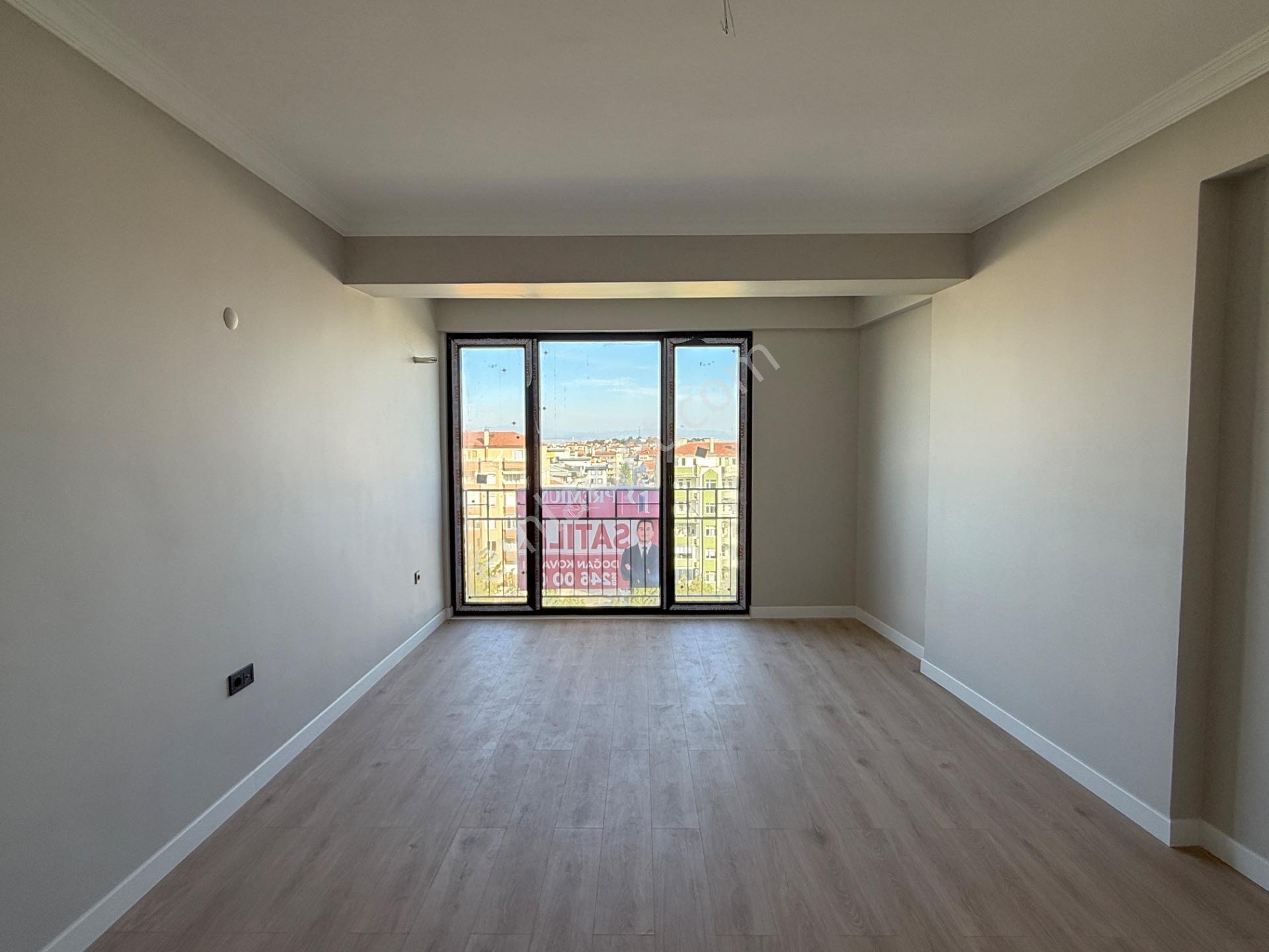 Yeni İzmir Cad Üzerinde Satılık Arakat 3+1 Daire — fotoğraf 16
