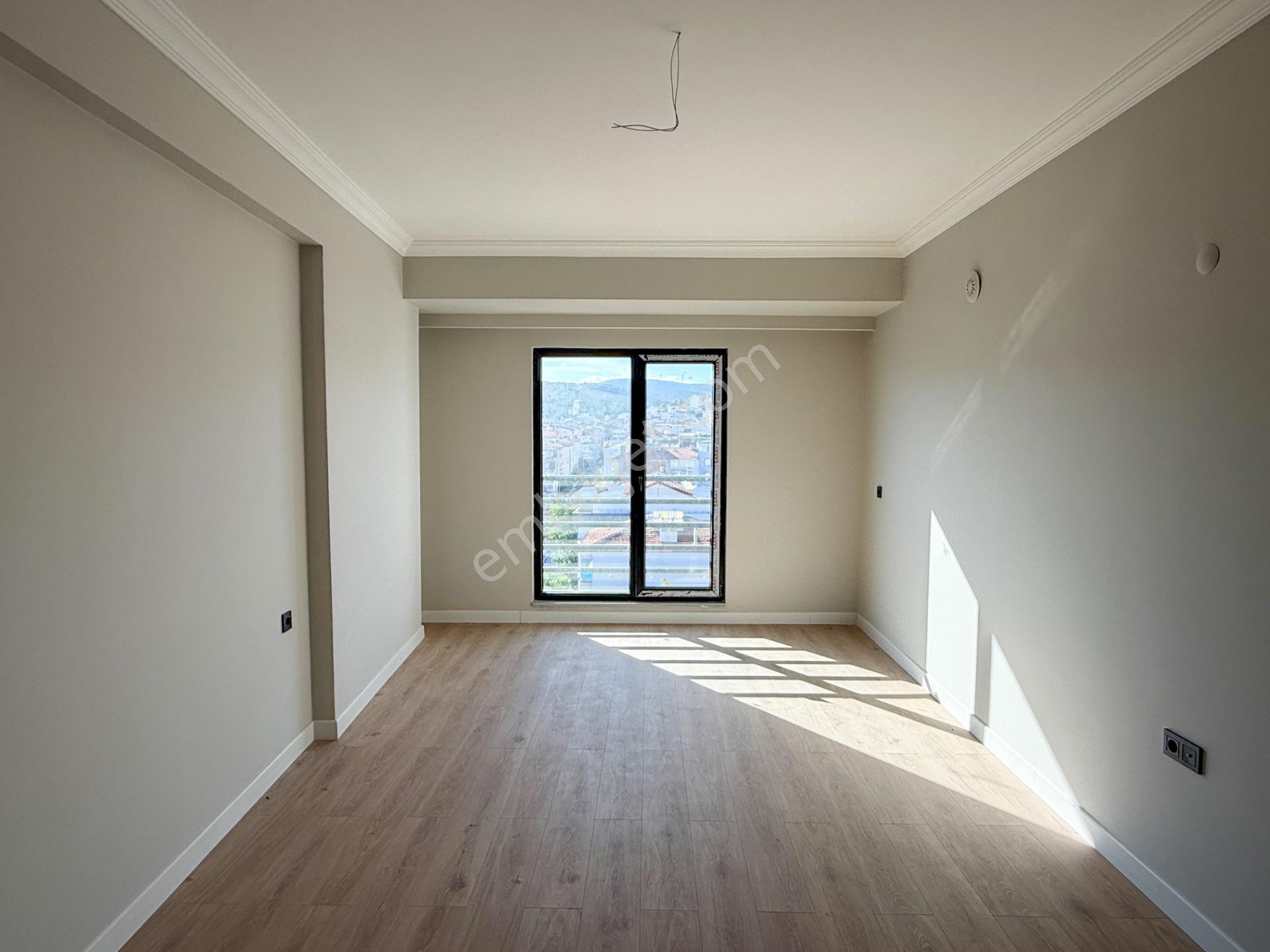 Yeni İzmir Cad Üzerinde Satılık Arakat 3+1 Daire — fotoğraf 24