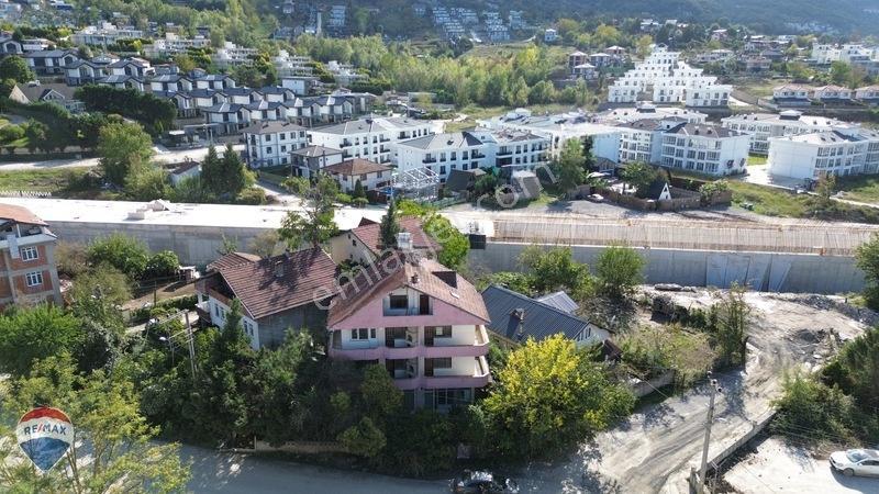 Sapanca Ünlüce De Satılık Komple Bina 2 Daire 3 Dükkan.