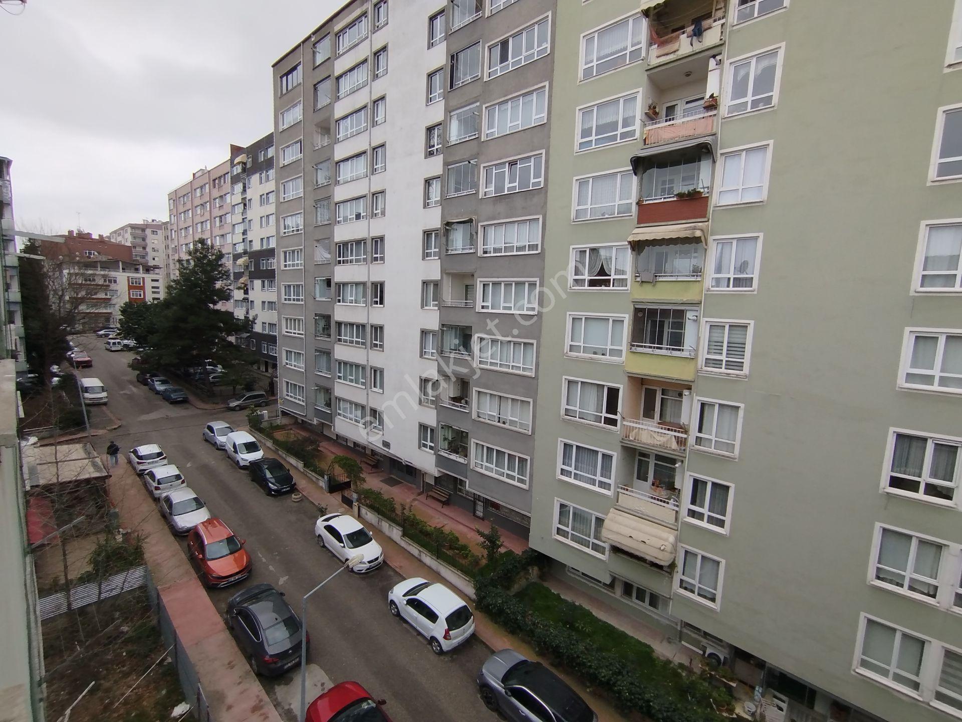 Yeski Emlâk İnşaattan Satılık Merkezi Konumda 3+1 Daire — fotoğraf 14