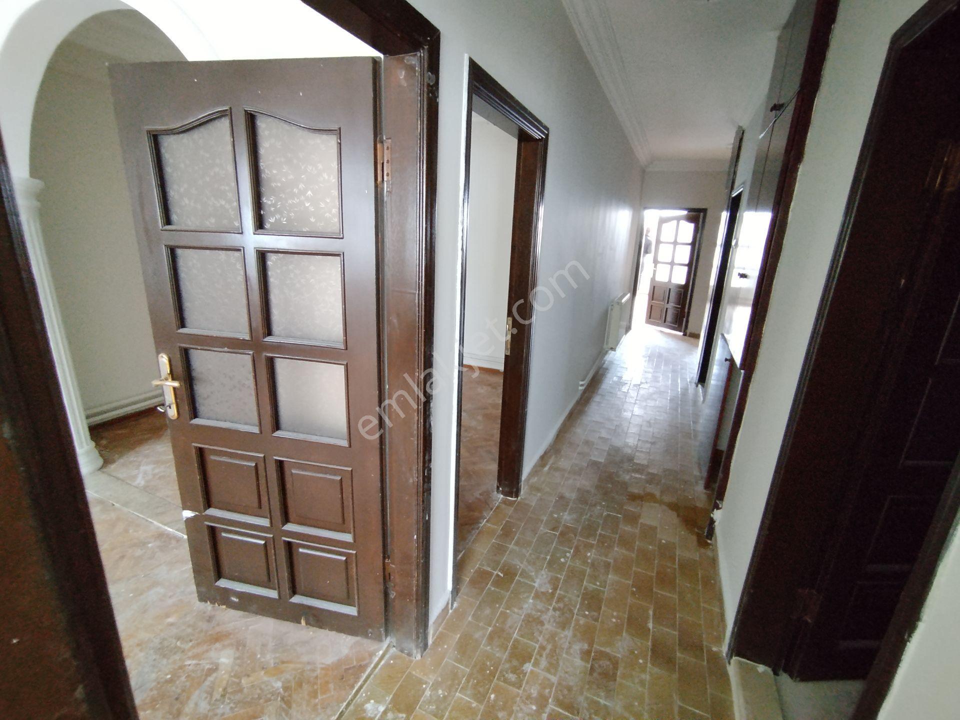 Yeski Emlâk İnşaattan Satılık Merkezi Konumda 3+1 Daire — fotoğraf 15