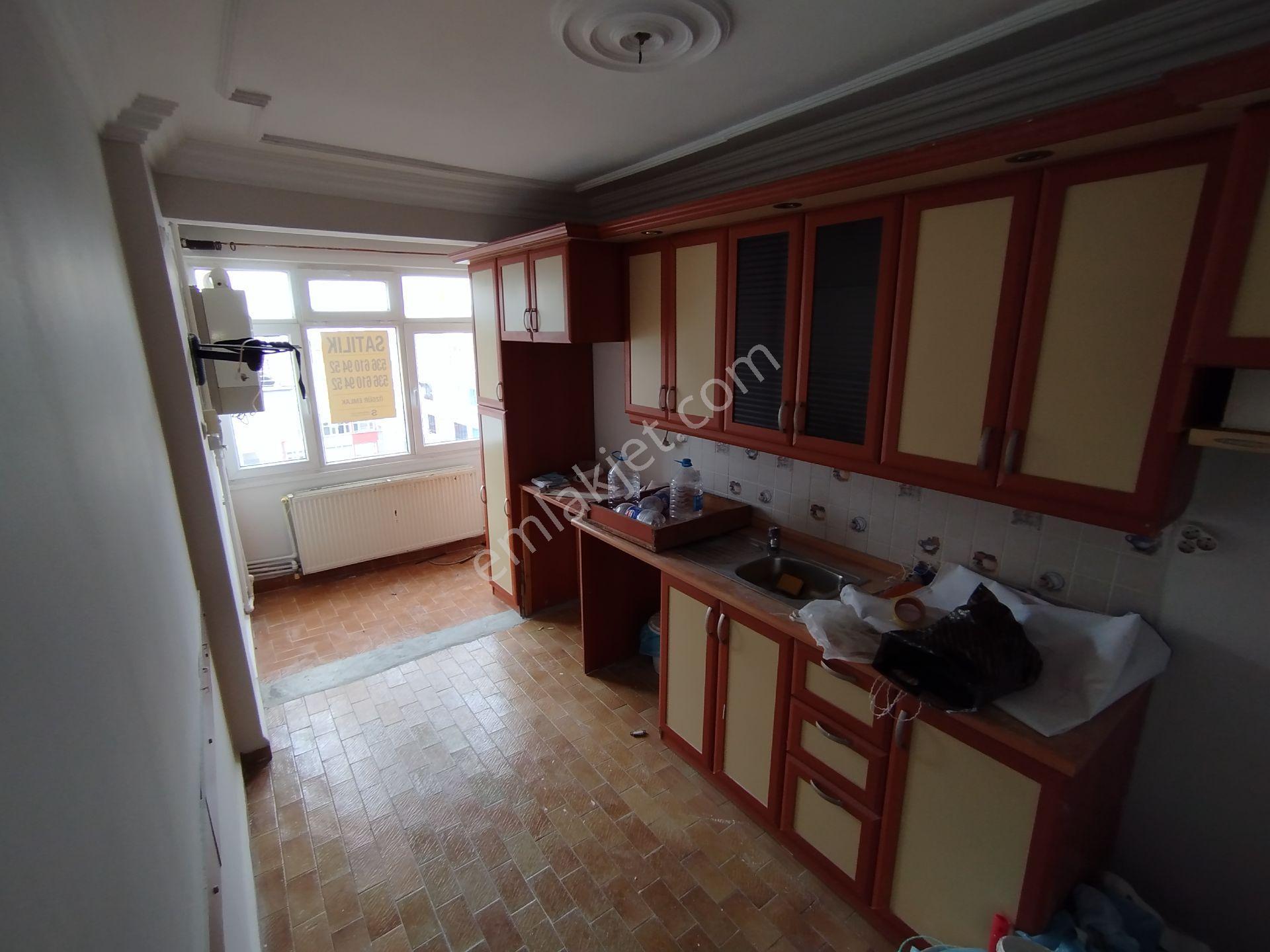 Yeski Emlâk İnşaattan Satılık Merkezi Konumda 3+1 Daire — fotoğraf 23